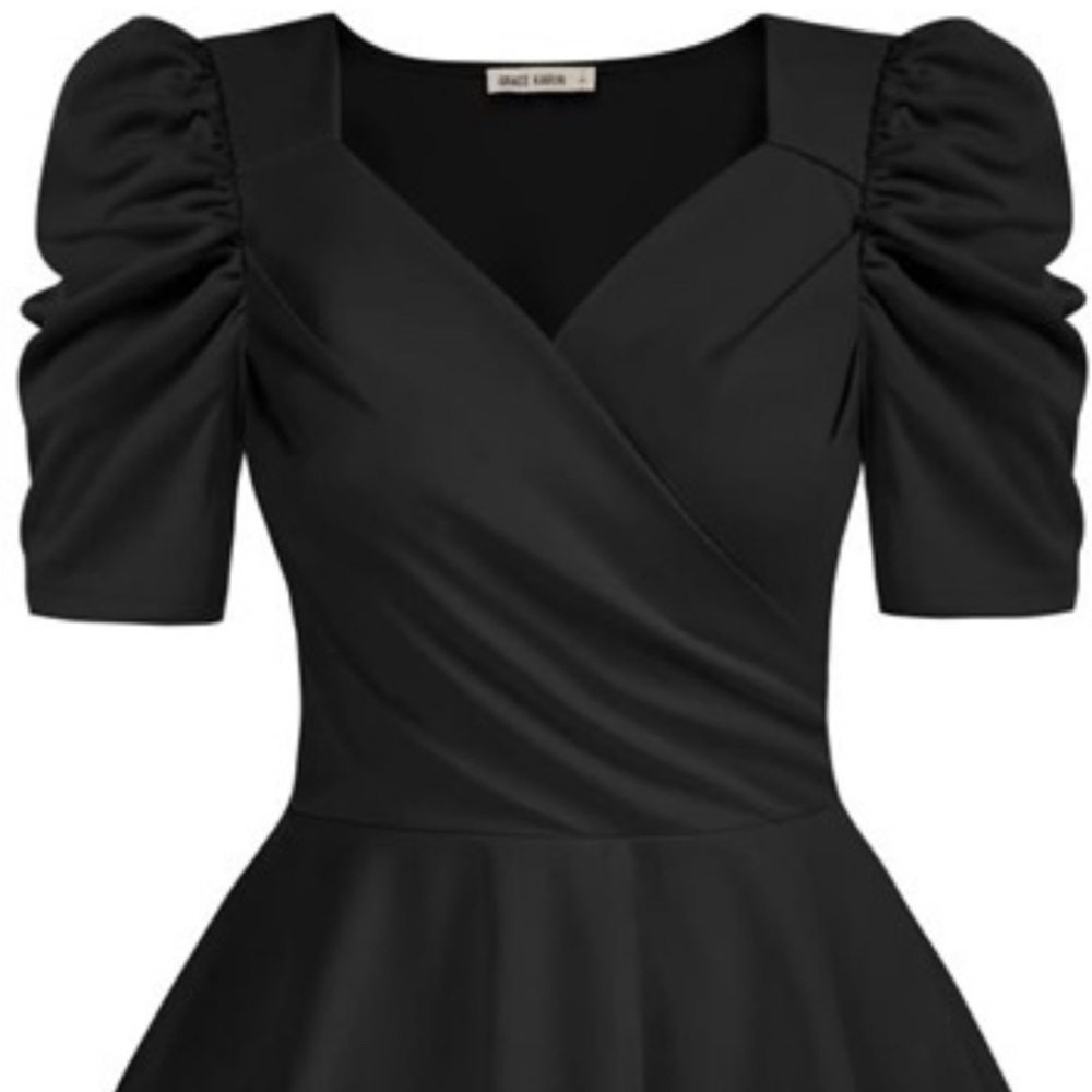 BNWT Elegant Black Peplum V-Neck Top Size Small
